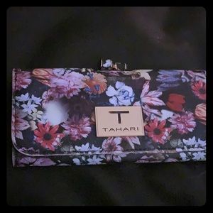 Amina’s Closet 💕 used wallet